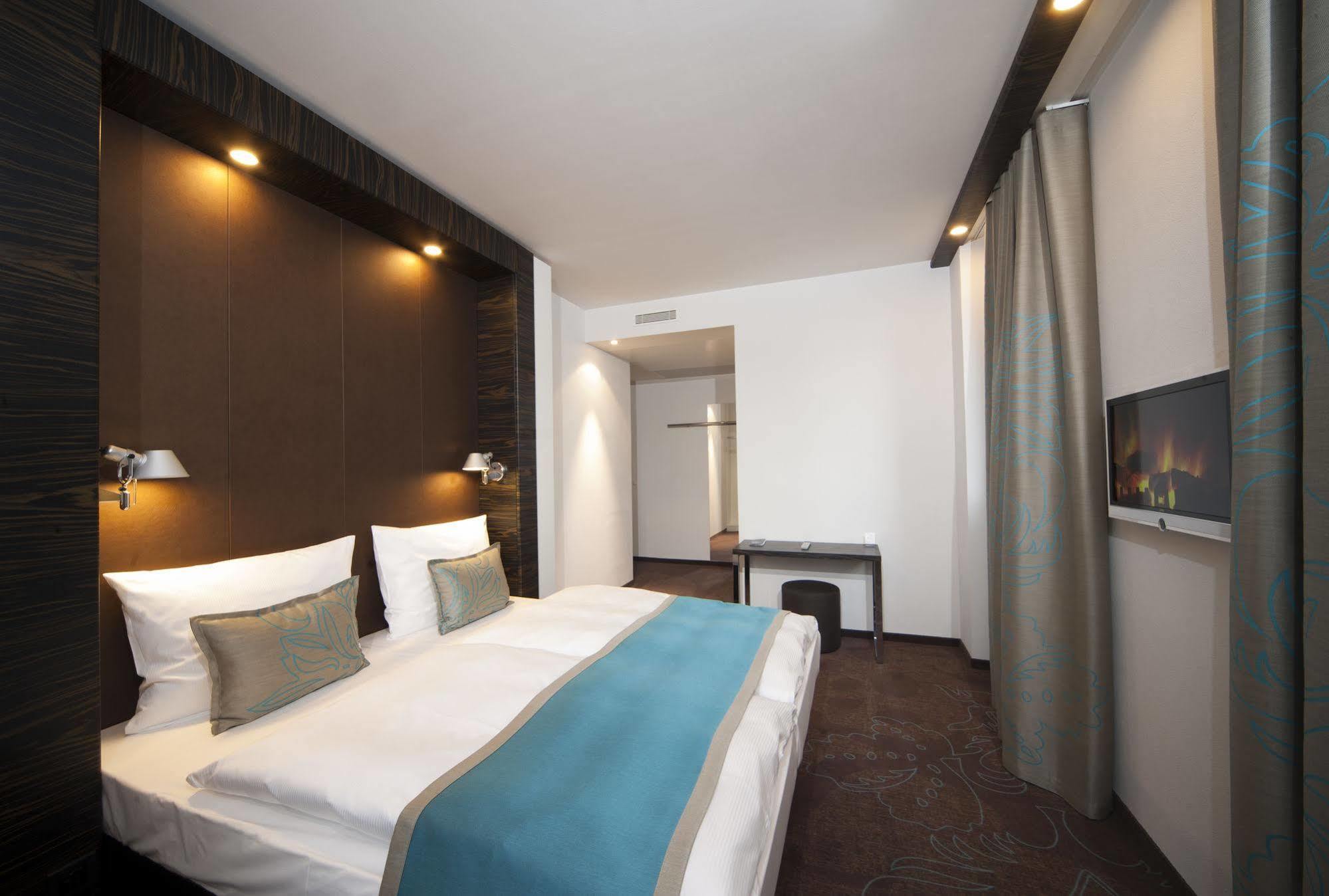 One Edinburgh-royal Hotel EDI